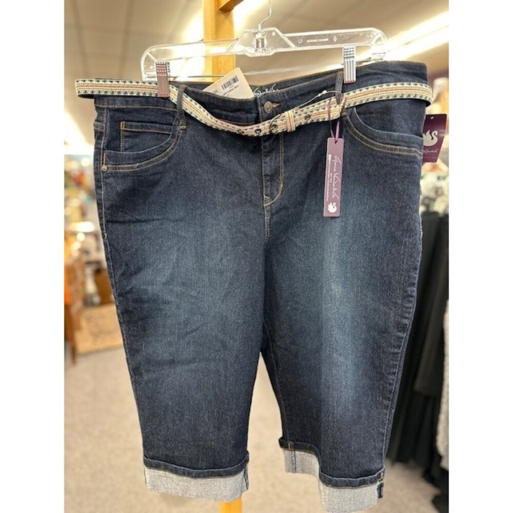 🛍️ Gloria Vanderbilt Ladies 18W Blue Denim Capri Jeans W/ Decorative Belt